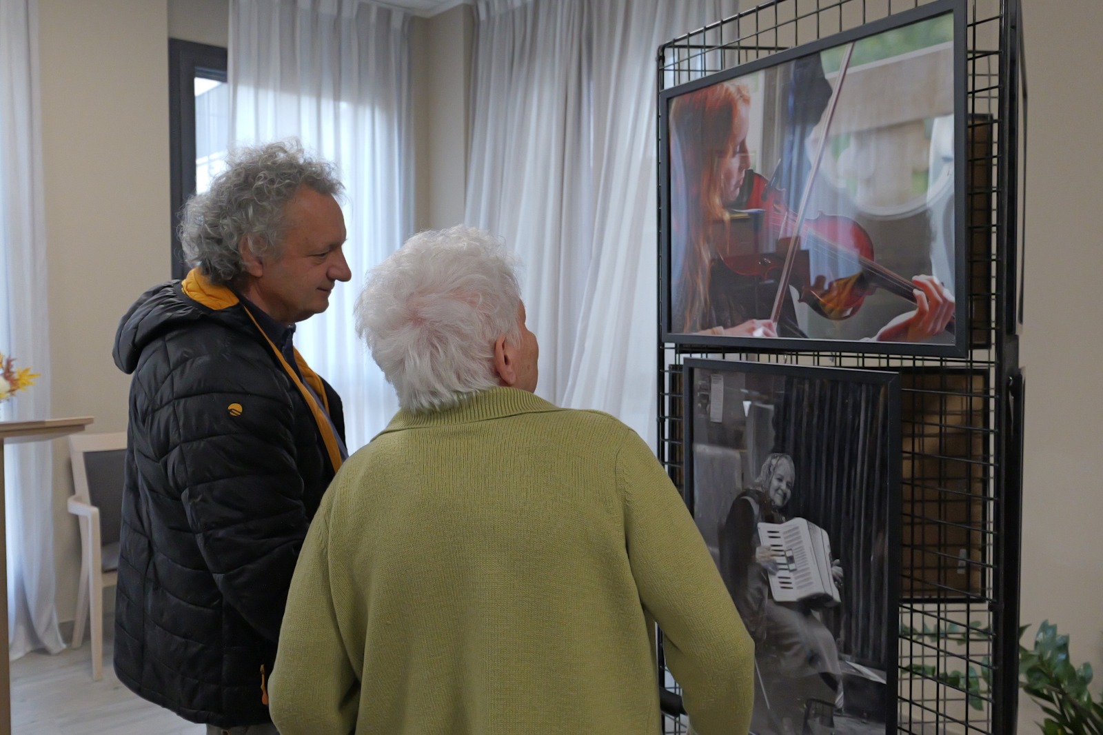 Mostra-Fotografica-dedicata-alle-donne-alla-Rsa-Piccola-Reggia